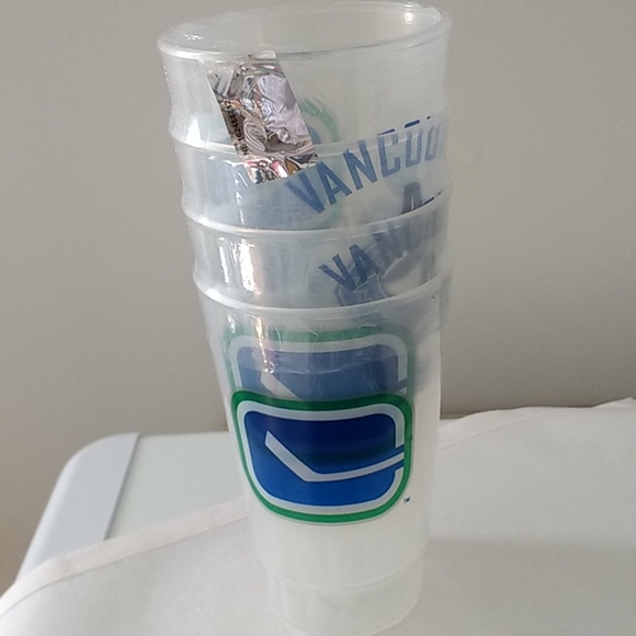 Vancouver Canucks merchandise - Picture 2 of 4